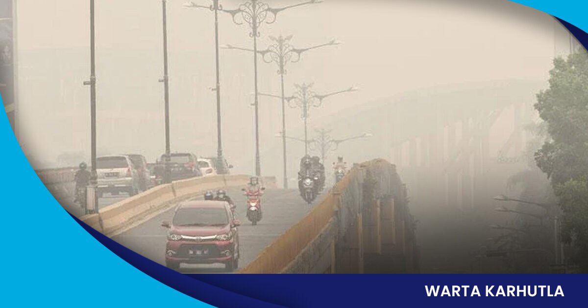 KABUT ASAP - Penurunan kualitas udara terjadi di Pekanbaru menyusul kebakaran hutan dan lahan (Karhutla) yang marak di Riau